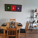 Spacious, Bright Flat Near Town Centre, Parking